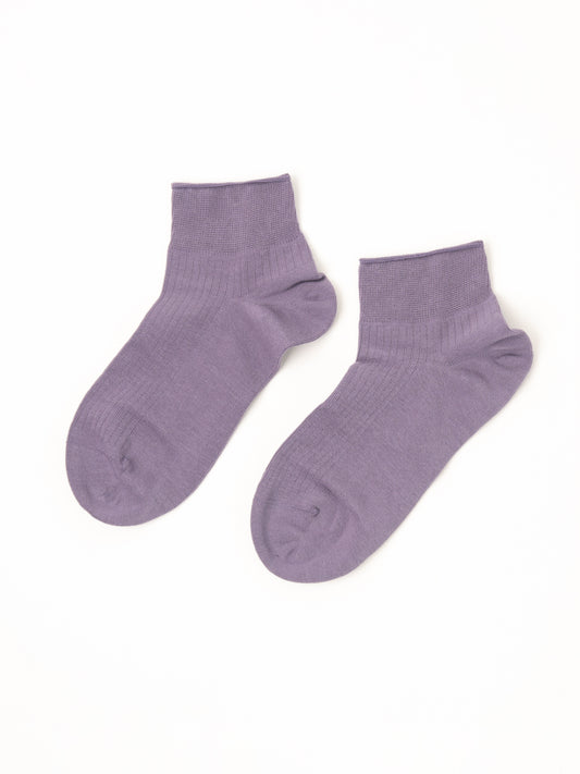 Pair of purple ribbed ankle socks laid flat side by side on a white background.